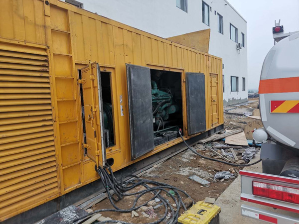 民乐如何在发电机出租合同中约定设备的维修和保养责任？