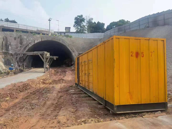 民乐发电机出租自启装置的工作原理是什么？